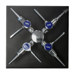 Válvulas de gás de laboratório no banco de labo