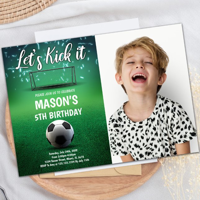 Vamos Matar Convites de Aniversário (Let's Kick It Soccer Birthday Invitations with pho)