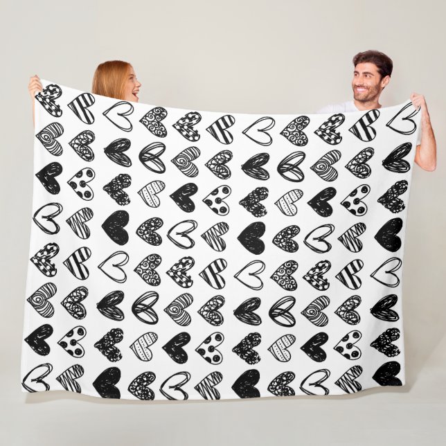 Velo Cobertor de Fleece - Corações Preto e Branco (In Situ)