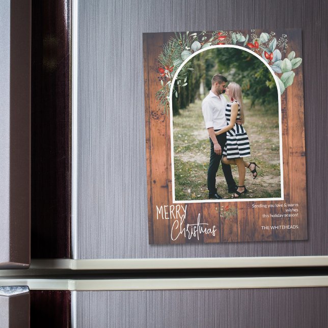 Verde Feliz Arco de Natal Foto Cereja Madeira (You will love these beautiful Christmas cards! They feature botanical watercolor pine and berries.)