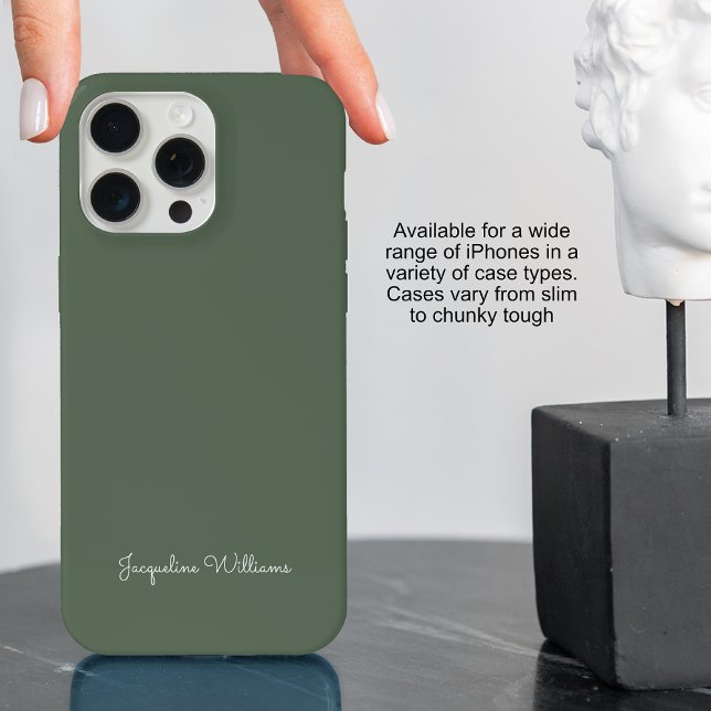 Verde Na moda minimalista de monograma moderno (Personalized iPhone case in green with white font.)
