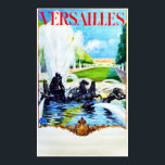 Versalhes, França, Poster de Viagens vintage<br><div class="desc">Impressão de reprodução de uma década de 1930 publicando a Art Deco poster para promover o turismo de Versalhes, França, pela SNCF (caminhos de ferro nacionais franceses). Grande imagem de uma fonte com cavalos com estátuas no parque e palácio ao fundo. Digitalmente remodelado para trazer a imagem para cima, trazer...</div>
