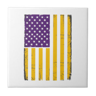 Vetor de bandeira americana roxa e dourada desgast