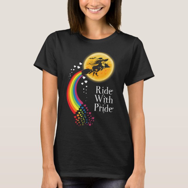 Viagem de bruxa de Halloween com camiseta LGBT de  (Frente)