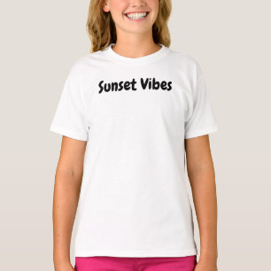 Vibes da Praia ao Pôr do Sol – Camiseta Minimalist