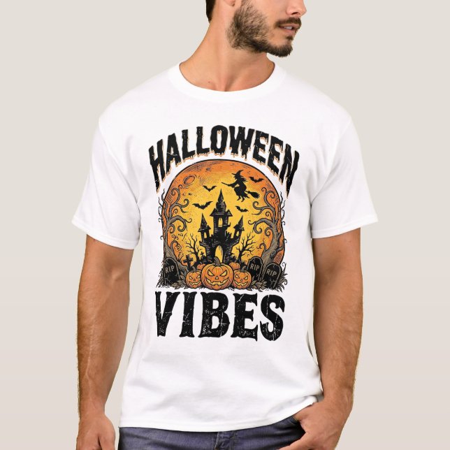 Vibrações de Halloween Camisa Vintage Lua Assombra (Frente)