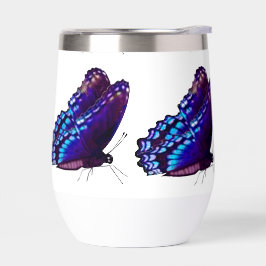 Vidro do Bebendo isolado da borboleta púrpura