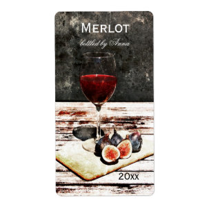 Vidro do vinho tinto com etiqueta da garrafa de