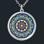 Vidro Estreitado Caleidoscópio5 Colar<br><div class="desc">Design de caleidoscópio maravilhoso criado de uma fotografia de uma bela janela de vidro manchado em Nossa Senhora da Vitória Basilica em Lackawanna, Nova York. ( Para mais informações sobre esta incrível Basilica, visite: www.OurLadyofVictory.org )</div>