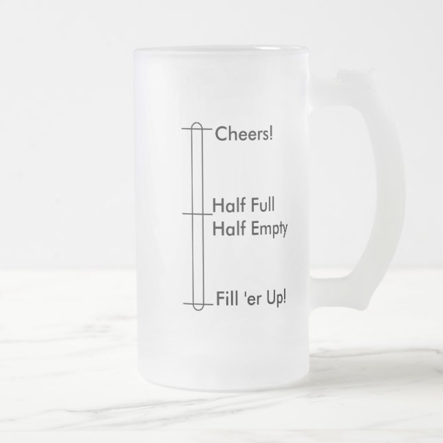 Vidros de bebendo. Canecas de cerveja de vidro (Direita)