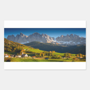 Vila das dolomites na etiqueta retangular da queda