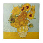 Vincent Van Gogh 12 Girassóis Impressionista<br><div class="desc">O vaso de girassóis de Vincent Van Gogh com 12 flores é uma das famosas séries de girassóis de Van Gogh. Esta pintura de girassóis faz parte do segundo conjunto de belas pinturas impressionistas de girassóis, que ele criou em 1888. Os girassóis são amarelos contra um fundo azul claro. Como...</div>