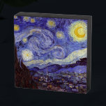 Vincent Van Gogh Starry Night Vintage Fine Art<br><div class="desc">Vincent van Gogh Starry Night Fine Art Painting Starry Night Starry Night é uma pintura do artista poste-impressionista holandês Vincent van Gogh. O céu azul à noite está cheio de nuvens, estrelas e uma lua crescente brilhante. A Noite Estrelada é a única noturna na série de visões da janela do...</div>