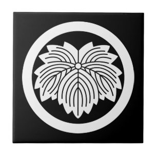 Vinho de folha pontilhada em círculo