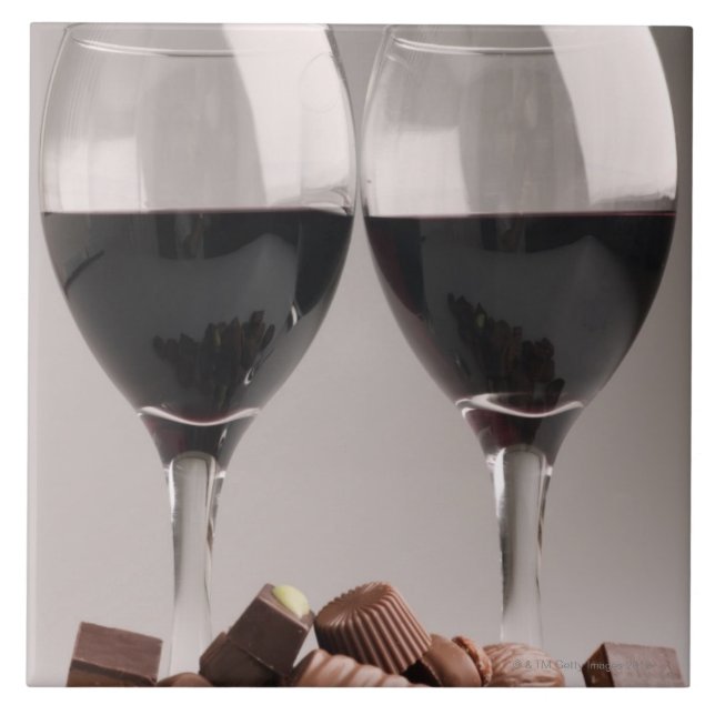 vinho tinto com chocolates (Frente)