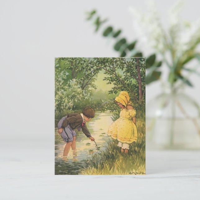 Vintage Children, Boy and Girl tocando em Creek (Em pé/Frente)