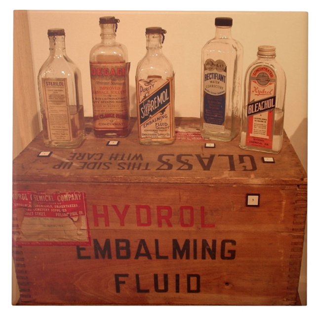 Vintage Embalming Fluid Photo (Frente)