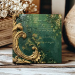 Vintage - Emerald Green - Script Gold<br><div class="desc">Um design de inspiração vintage,  com texturas de tinta em apuros e elementos de folhagem de alivio faux bas em verde esmeralda escuro e ouro,  embelezado com guiamento dourado. [NOTA: a superfície do azulejo é plana,  não elevada; os efeitos fazem parte de uma imagem impressa plana.]</div>