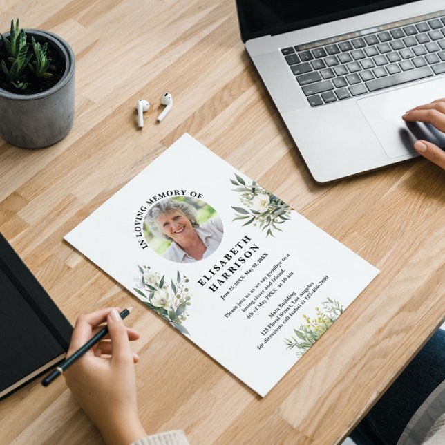 Vintage White Flowers Convite Funeral (Criador carregado)