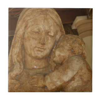Virgem Maria e Estátua de Jesus