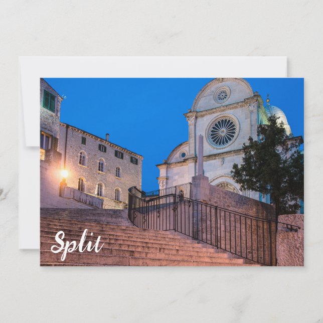 Visão noturna das escadas e da igreja em Split, Cr (Frente)