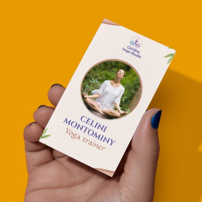 Visita Beige Brown Minimalist Yoga Formador Cartão de vis (Beige Brown Minimalist Yoga Trainer Business Card)