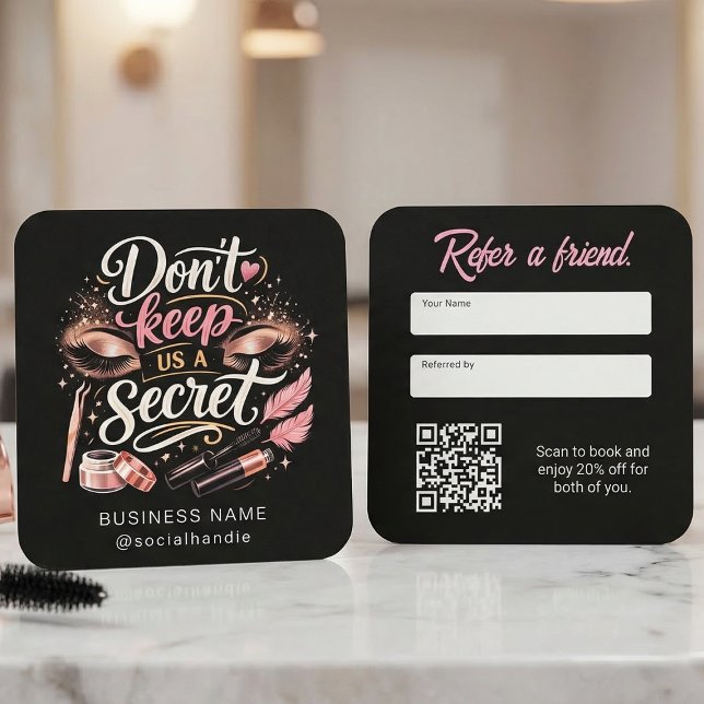 Visita Quadrado Cartão de Referência de Código QR de Script Rosa C (Beauty referral card with bold glam typography and QR code)