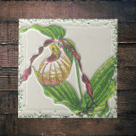 Vista Botânica da Orquídea de Escorregadora Vermel<br><div class="desc">Esse azulejo de cerâmica decorativa apresenta uma linda e escura flor avermelhada, virada para um lado, no estilo de ilustrações botânicas antigas. A flor da orquídea escorregadia muitas vezes aparece em pequenas aberturas, prados, cardumes, pradarias, e é uma planta protegida em alguns estados. O azulejo tem uma textura 3D falsa...</div>