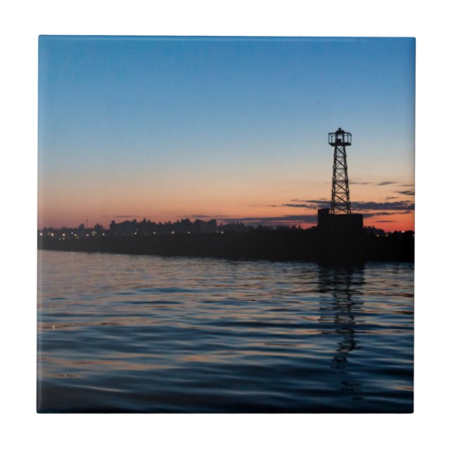 Vista de Montevideo no alvorecer, Uruguai (Frente)