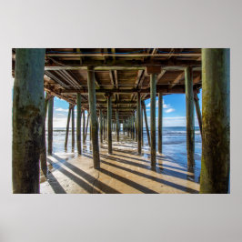 Vista do oceano sob o píer poster
