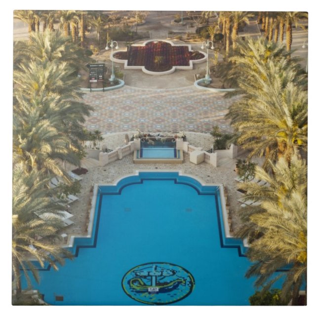 Vista elevada da piscina do Herods Palace Hotel (Frente)