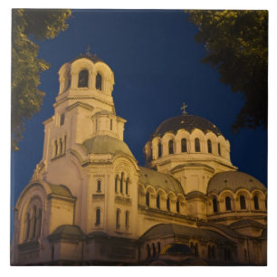 Vista noturna da Catedral de Alexander Nevski