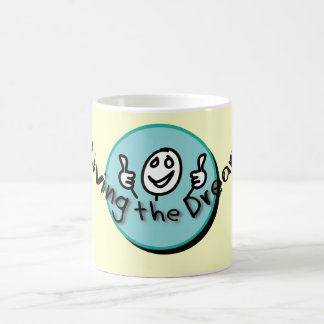 Vivendo a caneca ideal do logotipo