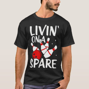 Vivendo Em Uma Camisa Da Equipe Da Boliche De Cami