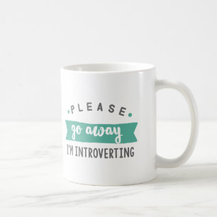 Vou por favor afastado eu introverting a caneca do