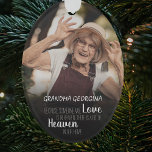Vovó Foto Tributa Ornamento da Árvore de Natal<br><div class="desc">Preste homenagem a sua avó ou avô com este elegante ornamento de árvore de natal. Apresentando sua foto favorita de seu amado, seu nome e um ditado que diz: "Porque alguém que amamos está no céu, há um pouco de céu em nossa casa." O texto e o ditado podem ser...</div>