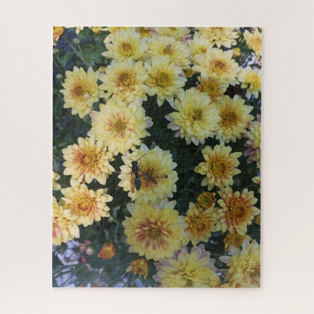 Wasp Em Um Quebra-cabeça De Vidraça De Mãe (Vertical)