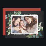 Watercolor Hollies Chalkboard Botanical Photo<br><div class="desc">Envie seus cartões de natal queridos nesta temporada com esta riscada carta horizontal de fotos de feriado. Apresenta colores de aquarelas, sotaques de folha de ouro falsos, padrões de férias festivos correspondentes, fundo de quadro negro falso e tipografia moderna. Os textos são perfeitamente editáveis. Personalize este cartão com fotos de...</div>