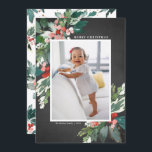 Watercolor Hollies Chalkboard Feliz Natal<br><div class="desc">Mande seus entes queridos animarem esta temporada com este lindo cartão de fotos de Natal rústico. Apresenta colores de aquarelas, sotaques de folha de ouro falsos, padrões de férias festivos correspondentes, papel de quadro fino e tipografia moderna. Os textos são perfeitamente editáveis. Personalize este Cartões de foto de Natal holly...</div>