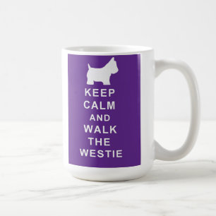Westie bonito mantem o aniversário calmo da caneca