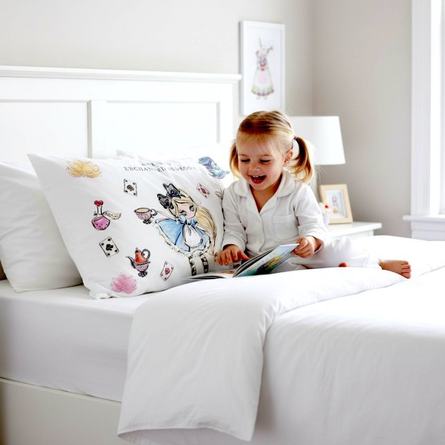 Whimsical Wonderland Tea Party White Pillowcase (Criador carregado)