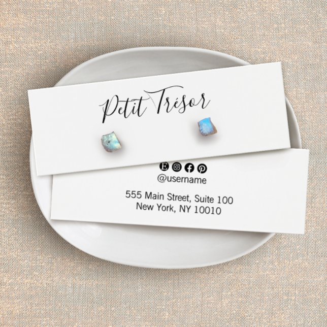 White Calligraphy Script  Stud Earring Display (Criador carregado)