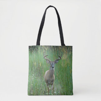 Whitetail Buck em Meadow Printed Tote Bag