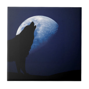 Wolf Howling no Azulejo Decorativo da Lua