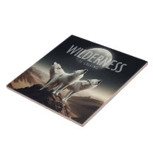 Wolves Howling em Full Moon Wilderness está chaman