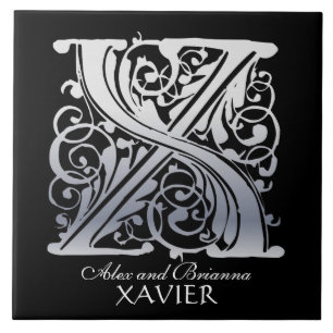 X Monograma "Silver Lace on Black" com Azulejo de