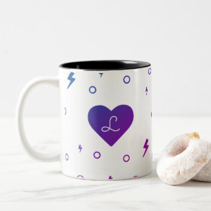 Xícara com gradiente azul roxo coração e raio
