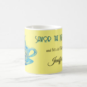 Xícara de café azul artístico com Padrões giratóri