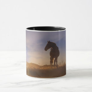 Xícara de café com cavalos e sunrise