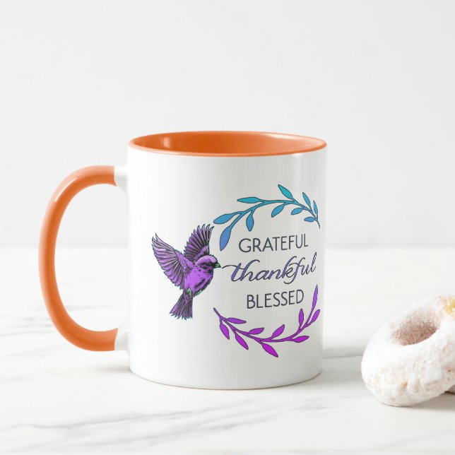 Xícara de café com pássaro roxo e coroa floral (Com Donut)